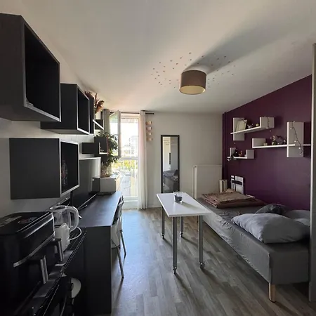 Urbain A 2 Pas De Paris Nanterre